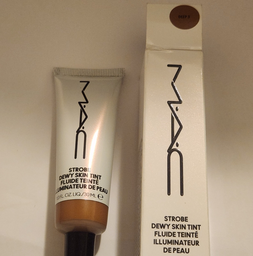 MAC Cosmetics Strobe Dewy Skin Tint - Deep P